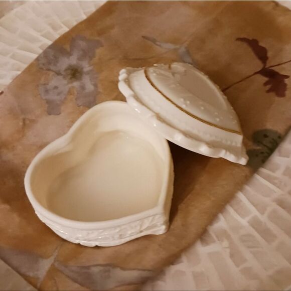 Heart Shaped Musical Trinket Holder, Keepsake Holder - Picture 6 of 13